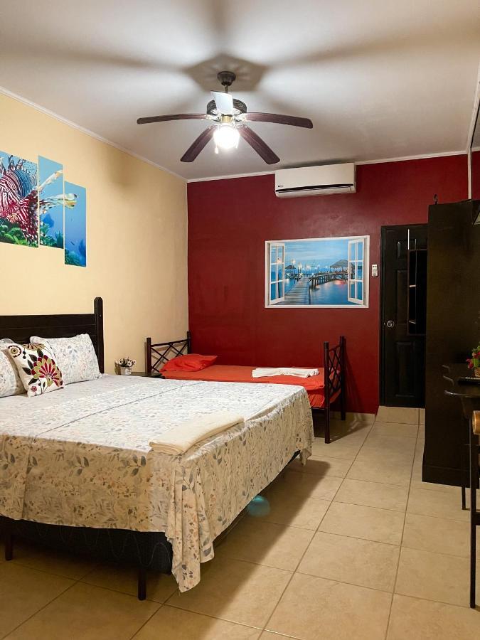 B Aparts Hotel Coxen Hole ภายนอก รูปภาพ