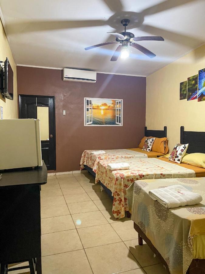 B Aparts Hotel Coxen Hole ภายนอก รูปภาพ