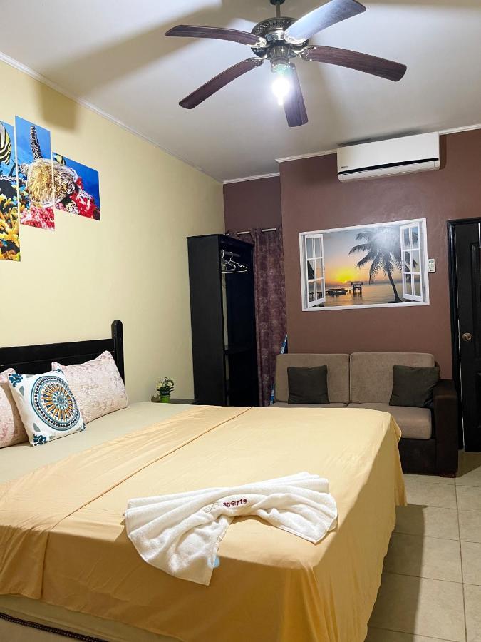 B Aparts Hotel Coxen Hole ภายนอก รูปภาพ