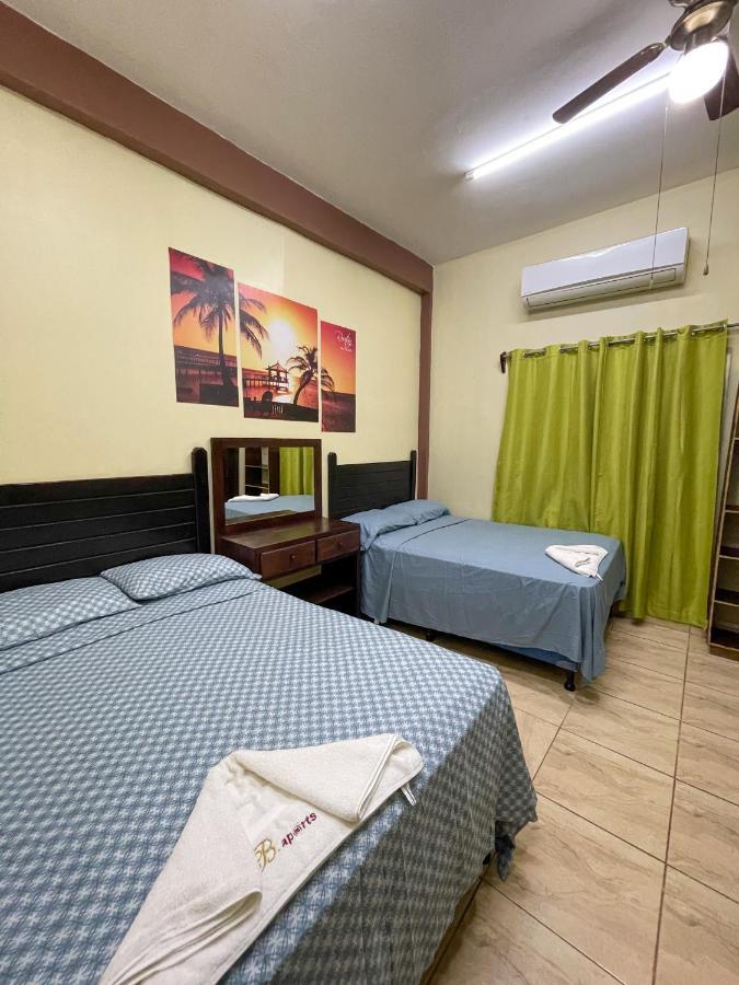 B Aparts Hotel Coxen Hole ภายนอก รูปภาพ