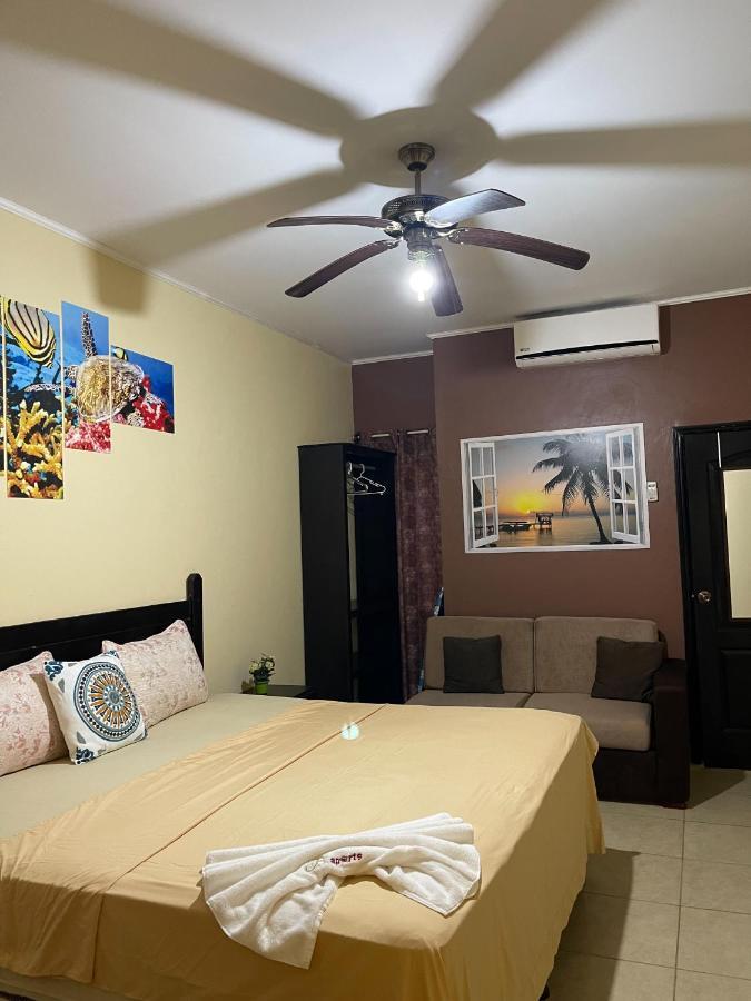 B Aparts Hotel Coxen Hole ภายนอก รูปภาพ