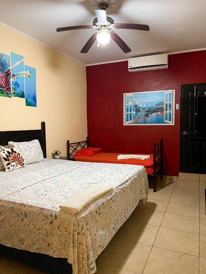 B Aparts Hotel Coxen Hole ภายนอก รูปภาพ