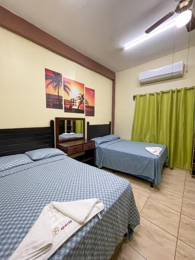 B Aparts Hotel Coxen Hole ภายนอก รูปภาพ