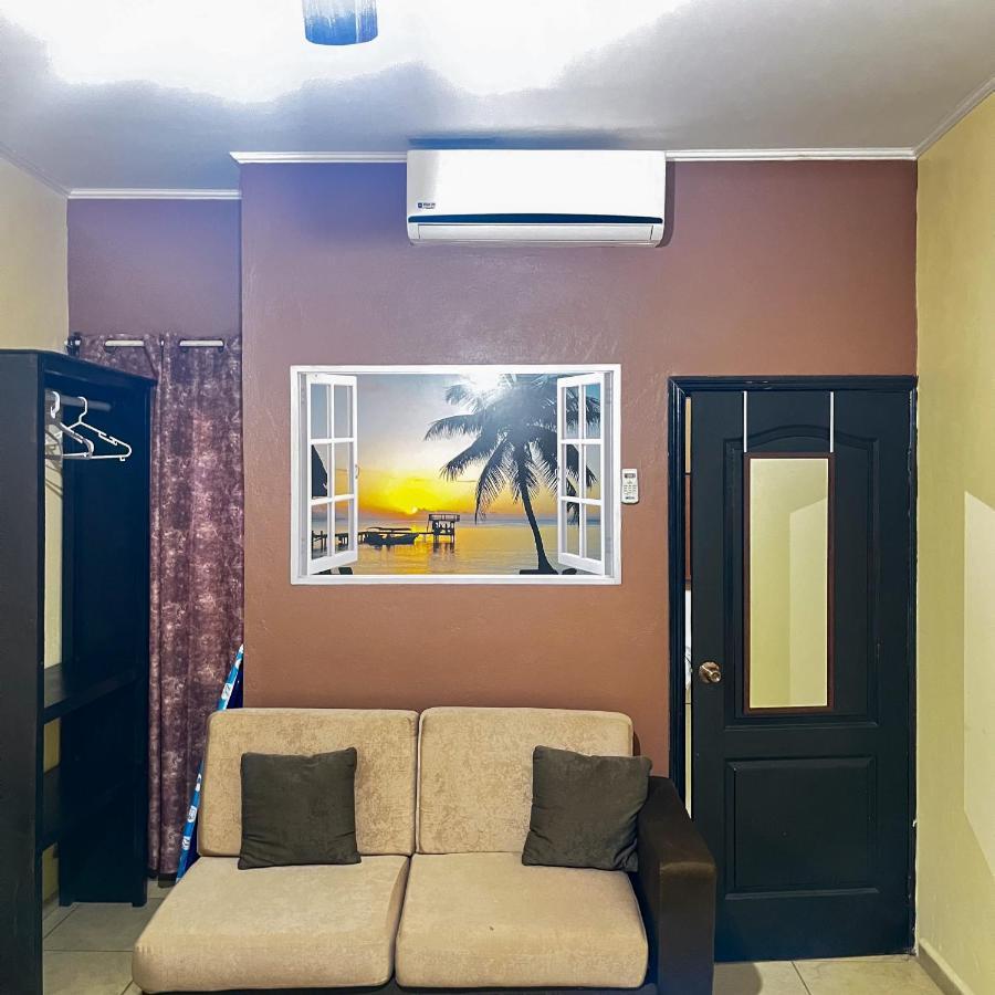 B Aparts Hotel Coxen Hole ภายนอก รูปภาพ