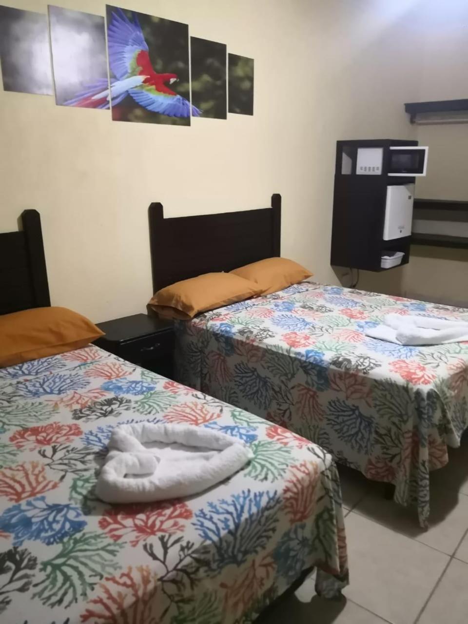 B Aparts Hotel Coxen Hole ภายนอก รูปภาพ