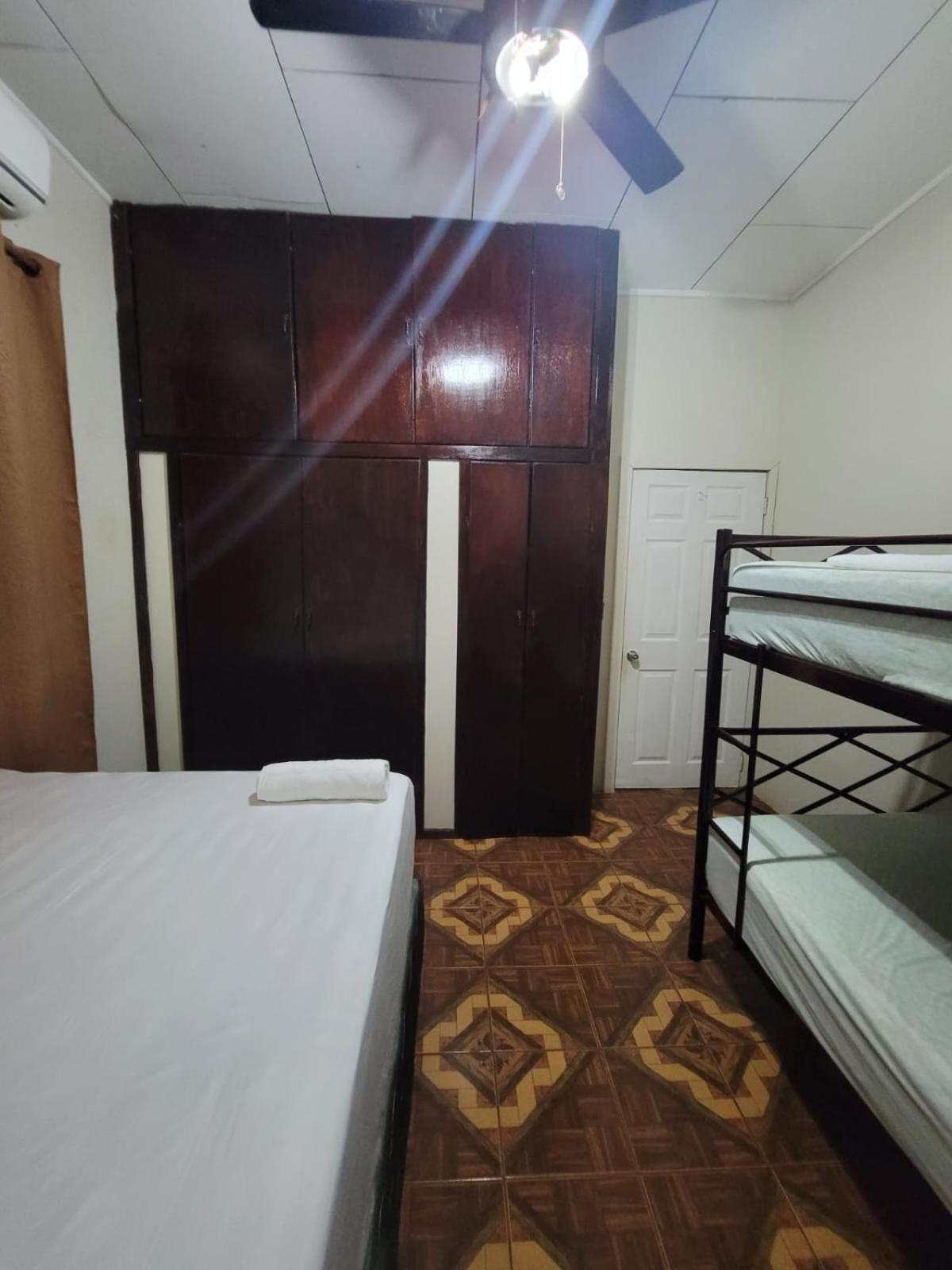 B Aparts Hotel Coxen Hole ภายนอก รูปภาพ