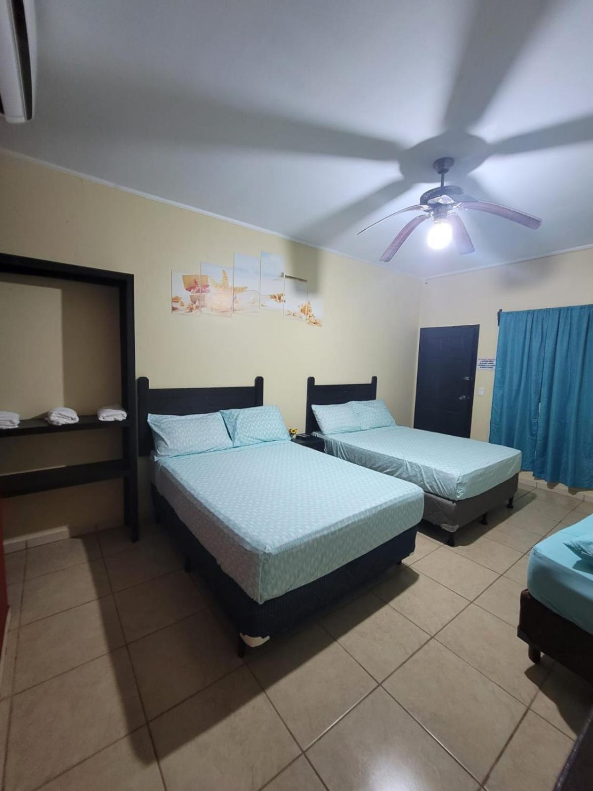 B Aparts Hotel Coxen Hole ภายนอก รูปภาพ