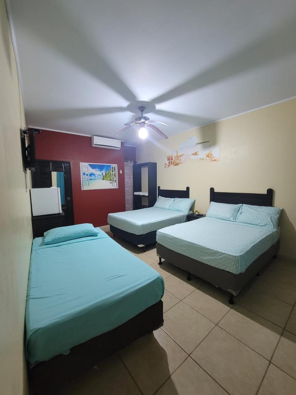 B Aparts Hotel Coxen Hole ภายนอก รูปภาพ