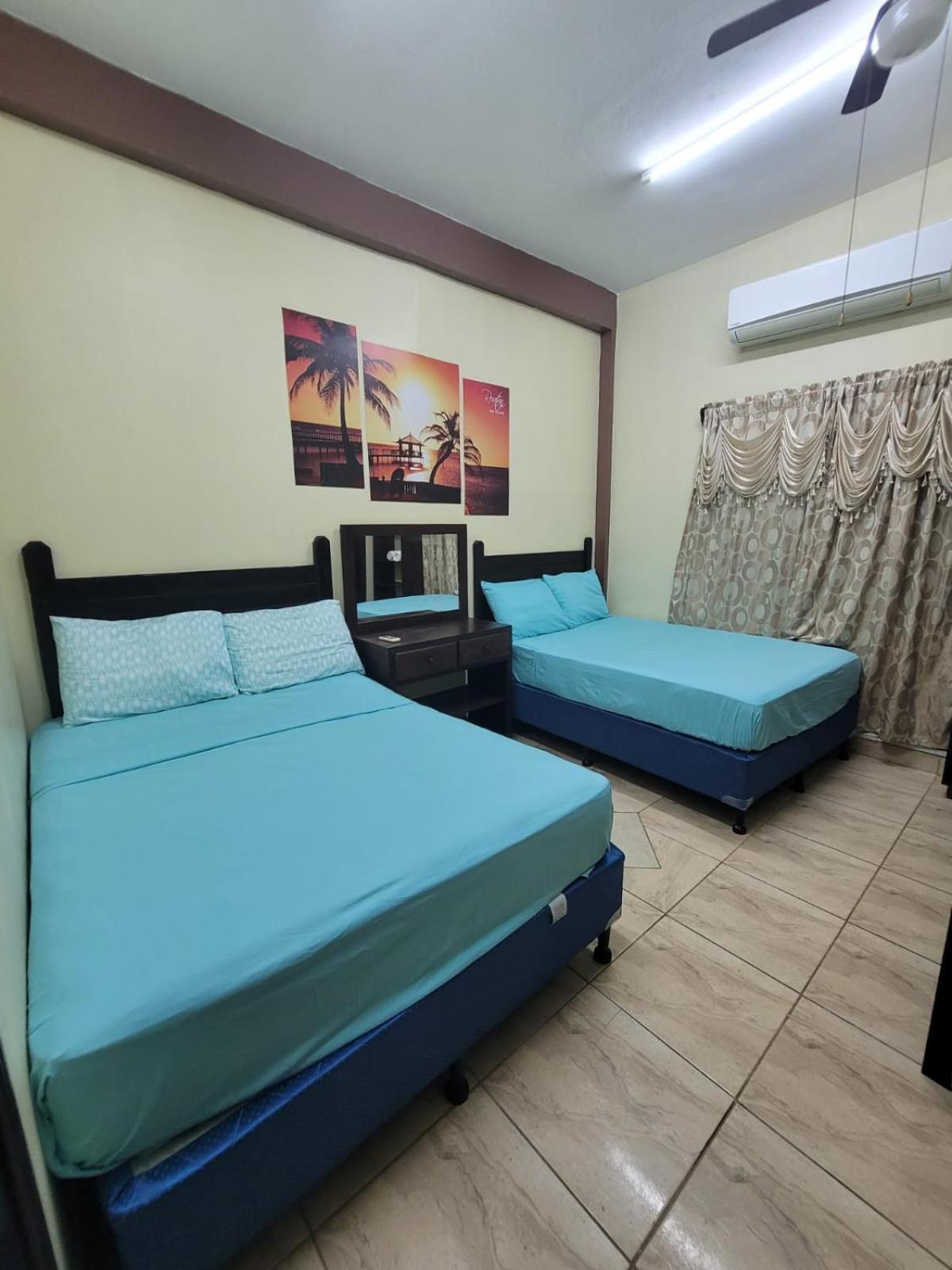 B Aparts Hotel Coxen Hole ภายนอก รูปภาพ