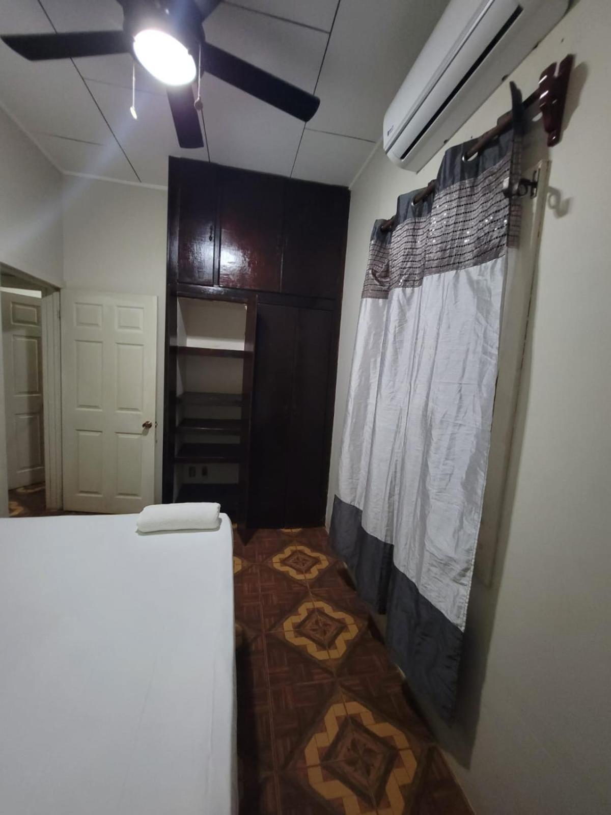 B Aparts Hotel Coxen Hole ภายนอก รูปภาพ