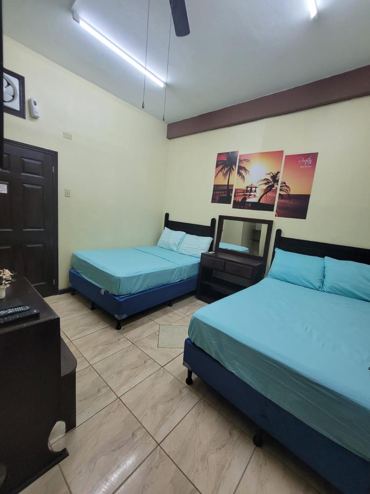B Aparts Hotel Coxen Hole ภายนอก รูปภาพ