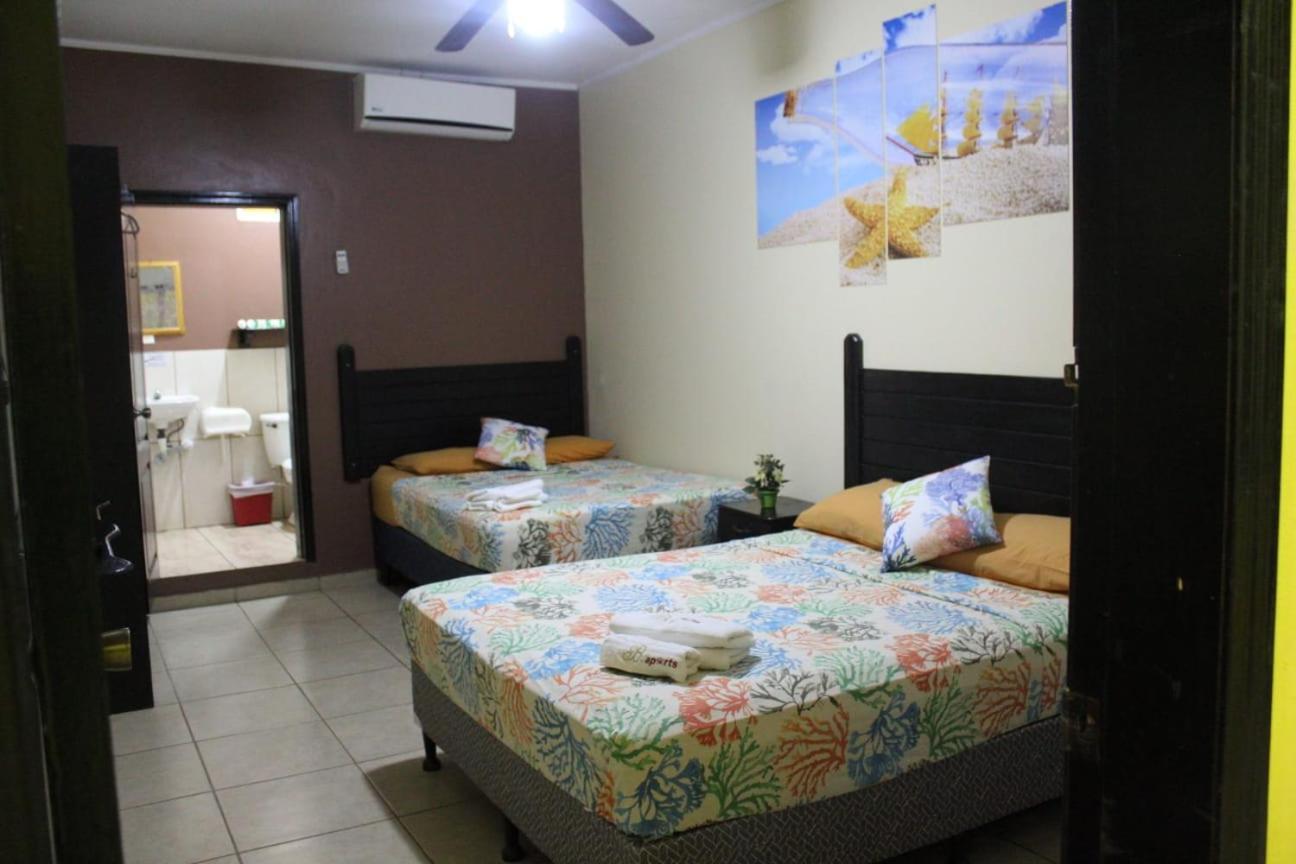 B Aparts Hotel Coxen Hole ภายนอก รูปภาพ