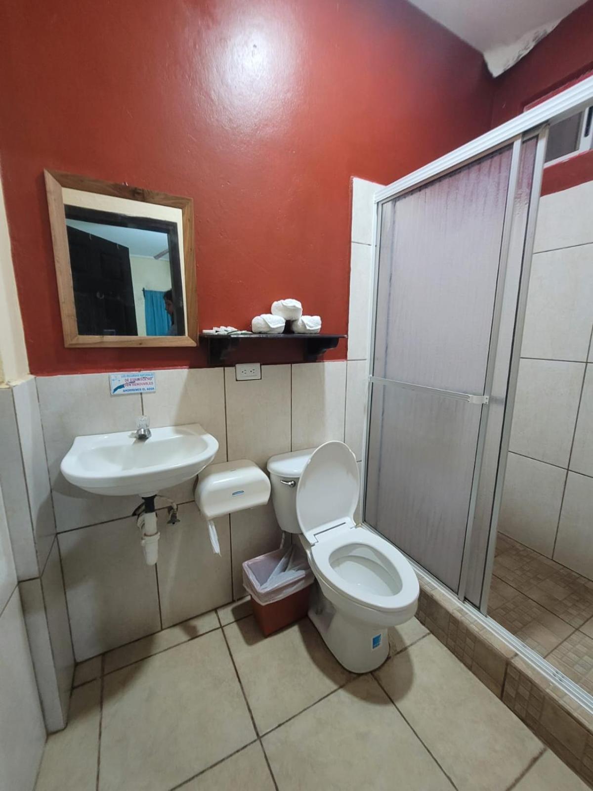 B Aparts Hotel Coxen Hole ภายนอก รูปภาพ