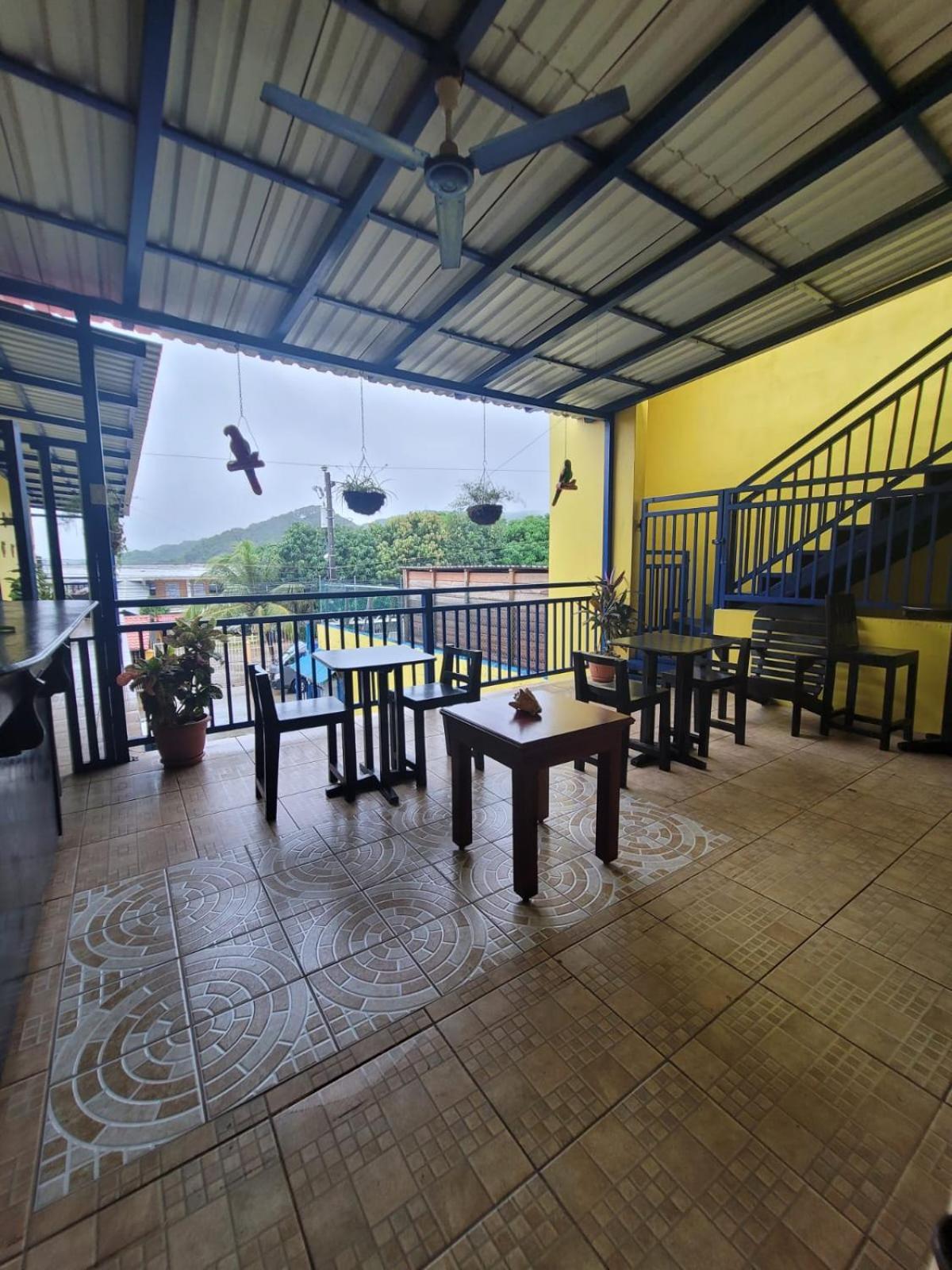 B Aparts Hotel Coxen Hole ภายนอก รูปภาพ